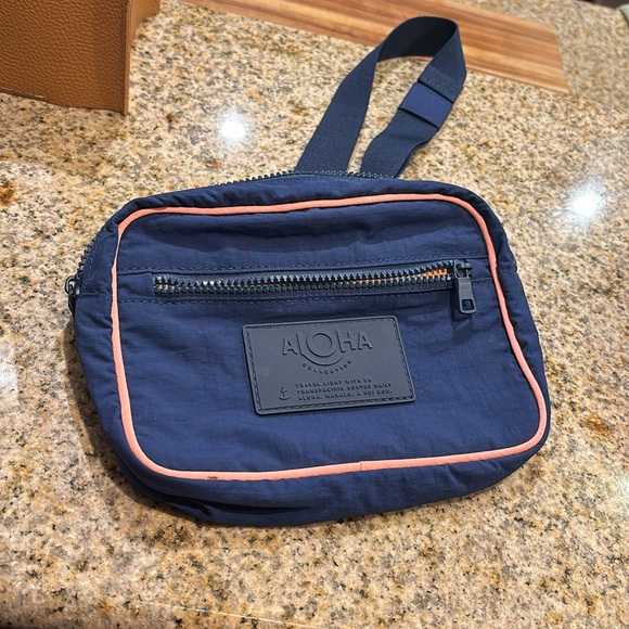 Aloha crossbody Fanny pack - Picture 7 of 7